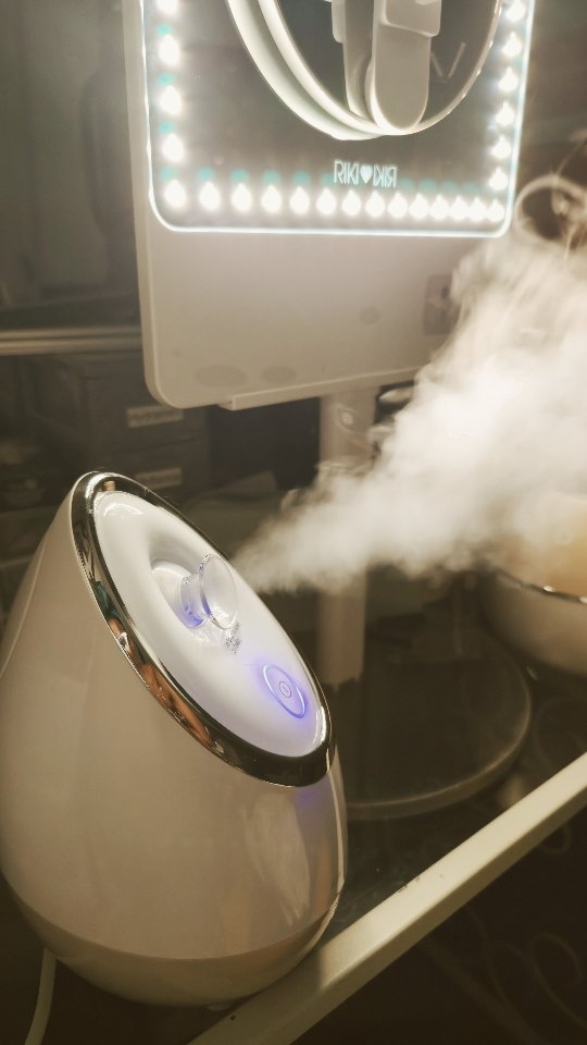 ✨ What is facial steaming?

Facial steaming uses warm steam to gently soften the skin and loosen oil, dirt, and debris that can become trapped in your pores. It's a great way to prepare your skin before cleansing, exfoliating, or applying your favorite skincare products.

How long should you steam? About 5–10 minutes, 1–2 times per week is ideal for most skin types. If you have very sensitive skin or rosacea, steaming may not be recommended.

Why should you do it? 
✔️ Softens sebum and buildup for a deeper cleanse. 
✔️ Helps skincare products absorb more effectively. 
✔️ Boosts circulation for a healthy-looking glow. 
✔️ Creates a relaxing, spa-like self-care experience.

Remember, glowing makeup starts with healthy skin—and healthy skin starts with a consistent skincare routine. ✨

Have you ever added facial steaming to your skincare routine? If not, it's on sale NOW!!
Link in bio

If you have, Let me know in the comments! 👇