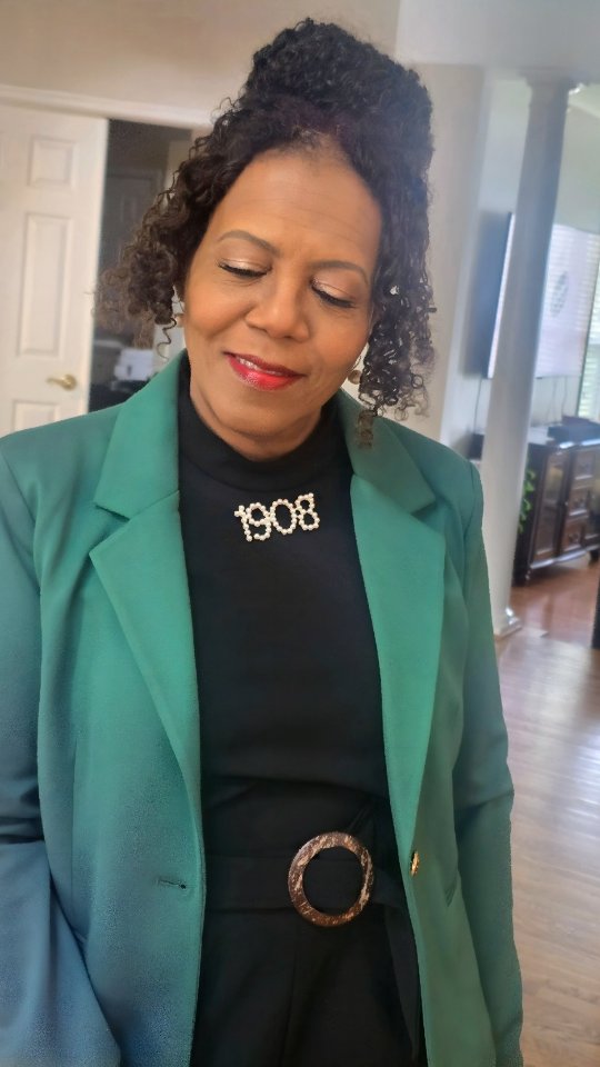 When an AKA energy enters the chat…👀

They said AKA girls are always polished, confident, and know how to make an entrance… and honestly, I’m not here to dispute the allegations. 😂💙💛💗💚

She came with the energy, the confidence, the presence—and of course, the makeup had to match.

Bold? ✔️
Polished? ✔️
High energy? ✔️
Giving “I know I look good” without having to announce it? Yes Ma'am!.

And then she hit me with the, “They ain’t ready” Chile she took me OWT!

But AKA's… y’all can book me too. 💙💛💗💚

💌 Ready to book? Use the link in my bio.

And if you know an AKA who needs her face done… tag her. 💗💚
#sigmagammarhodoesmakeup #sgho1922 #akasorority #prettygirls